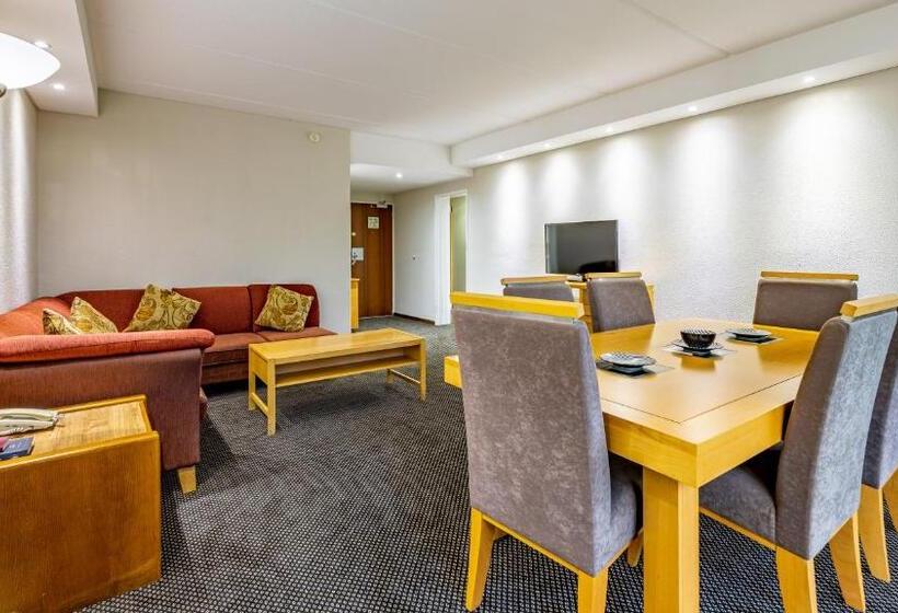 سوییت, African Sky Newcastle Inn
