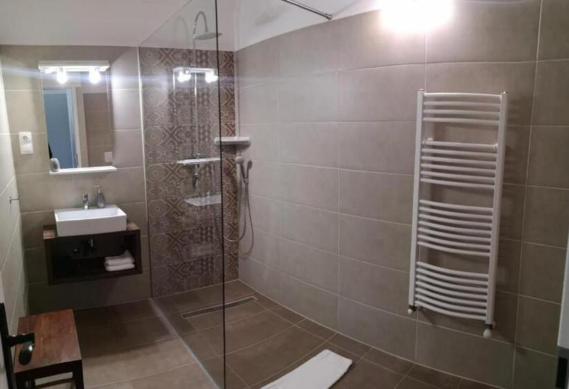 Семейный Номер, Varga Villa
