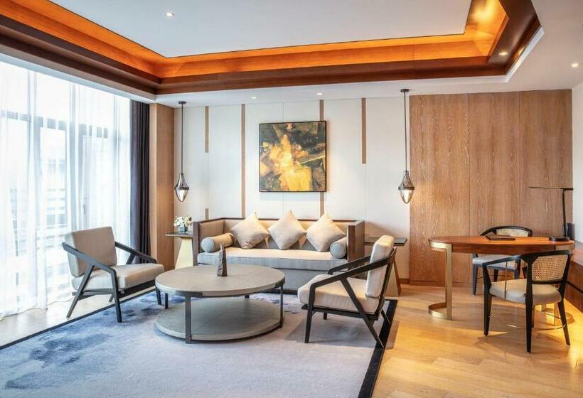 디럭스 스위트 킹 침대, Pullman Changbaishan Resort