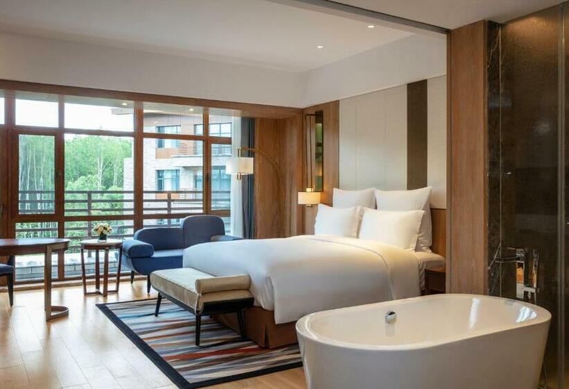 Номер Deluxe Кровать Кинг, Pullman Changbaishan Resort