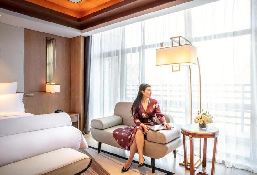Люкс Deluxe Кровать Кинг, Pullman Changbaishan Resort