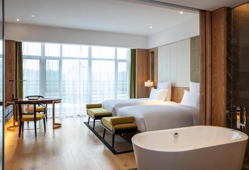 발코니 디럭스 룸, Pullman Changbaishan Resort