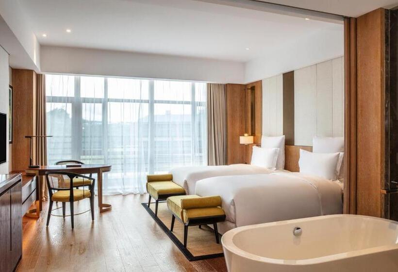 Номер Superior с Балконом, Pullman Changbaishan Resort