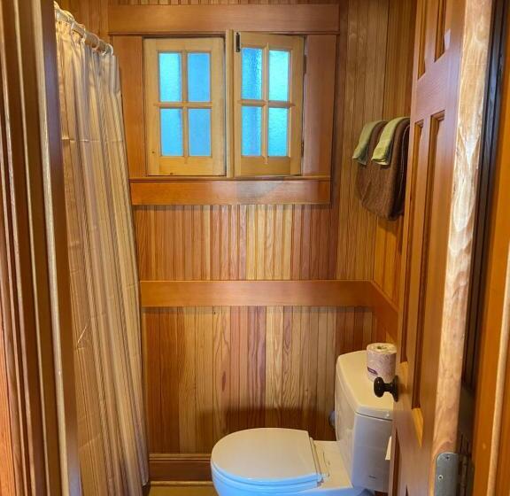 Номер Стандарт с Гидромассажем, Whistling Winds Motel