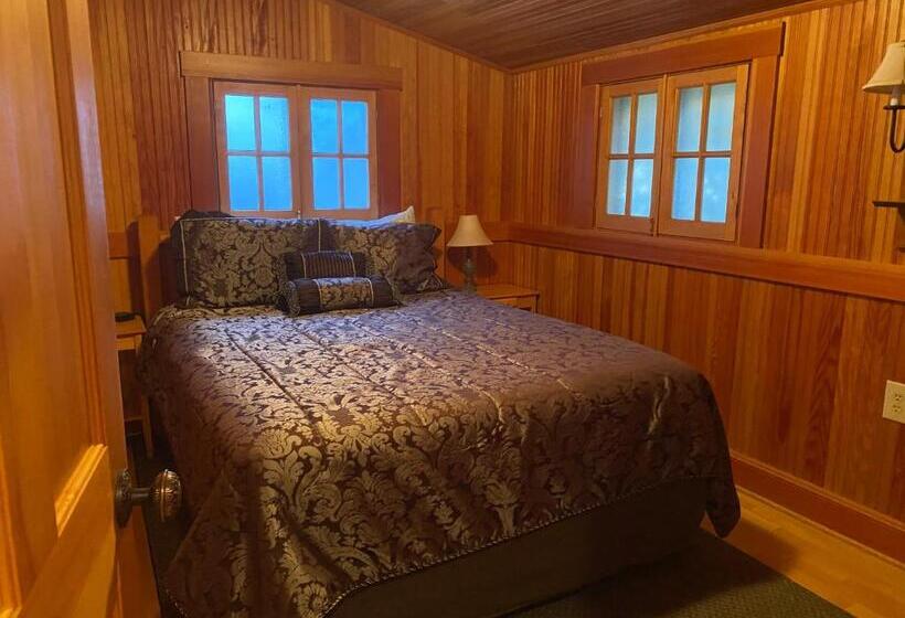 Номер Deluxe, Whistling Winds Motel