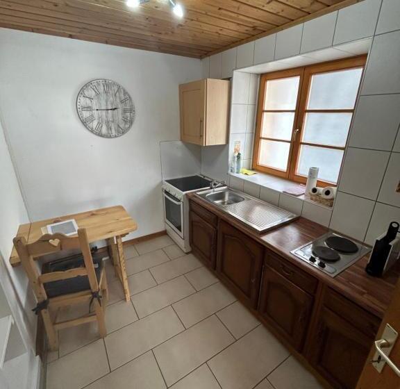 استودیوی استاندارد, Les Chambres Et Roulottes Des Noisetiers