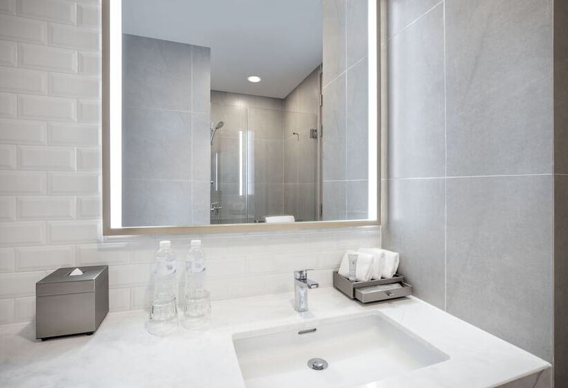 Escritório Estandar Cama Casal, Staybridge Suites Bangkok Thonglor  An Ihg