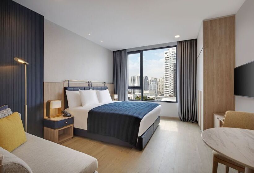 Escritório Estandar Cama Casal, Staybridge Suites Bangkok Thonglor  An Ihg