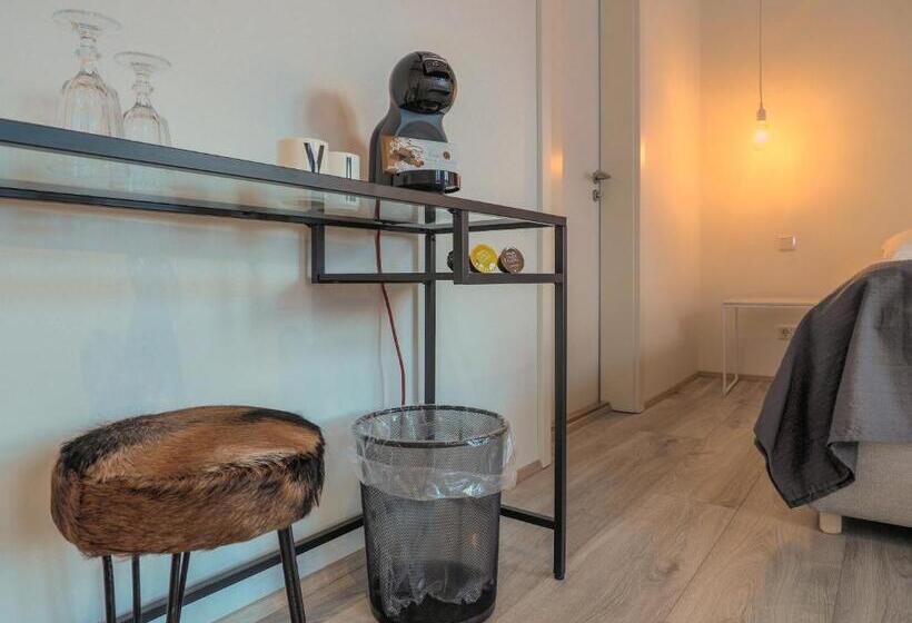 اتاق استاندارد با چشم‌انداز کوهستان, Við Lónið Guesthouse