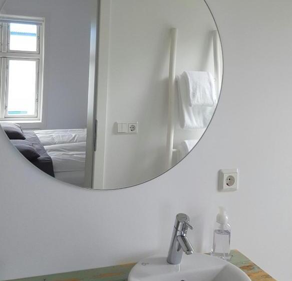 اتاق استاندارد با چشم‌انداز کوهستان, Við Lónið Guesthouse