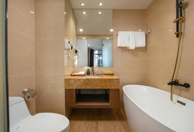سوئیت با بالکن, Nesta Hotel Saigon
