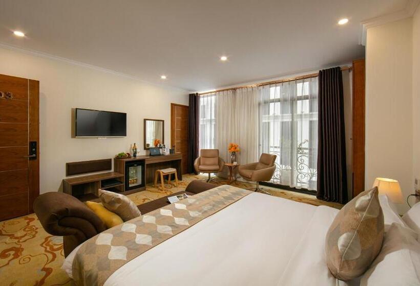 سوئیت با بالکن, Nesta Hotel Saigon