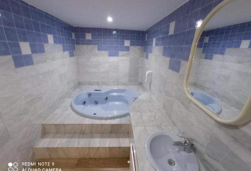 اتاق استاندارد با وان آب گرم, Hostal Avenida Andalucia   Solo Adultos