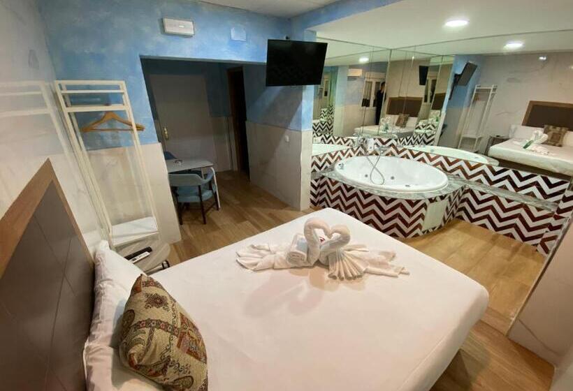 اتاق استاندارد با وان آب گرم, Hostal Avenida Andalucia   Solo Adultos