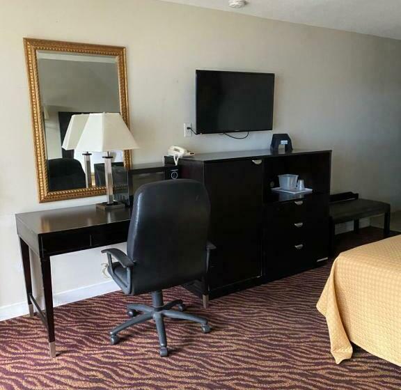 Номер Стандарт 2 Двуспальные Кровати, Red Carpet Inn & Suites   Danville