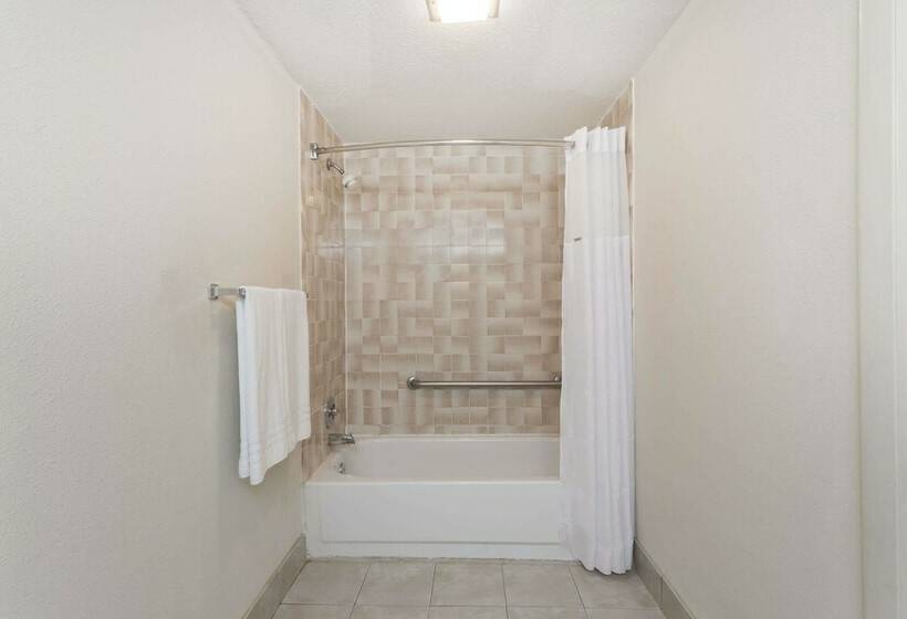 Номер Стандарт 2 Двуспальные Кровати, Days Inn By Wyndham Winston Salem North
