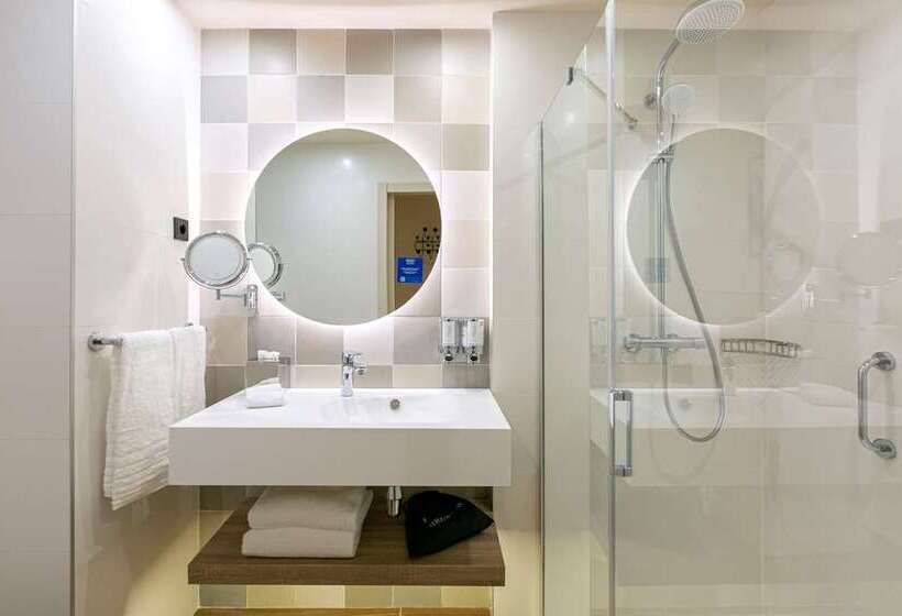 带大床的标准间, Hampton By Hilton Alcobendas Madrid