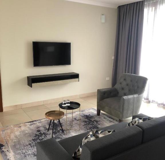 سوییت اجرایی, Mythos Boutique