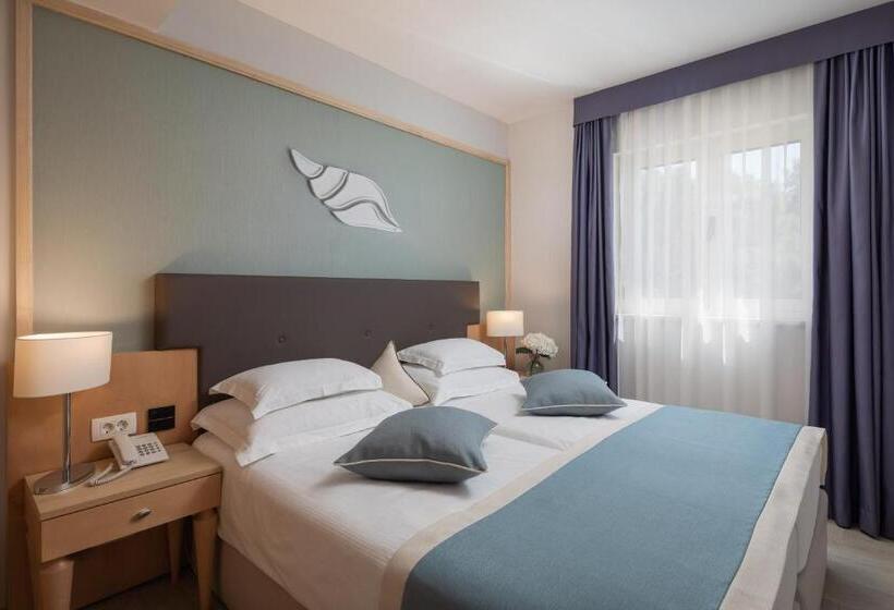 Апартаменты 1 Спальня Вид на Море, Aparthotel Flora