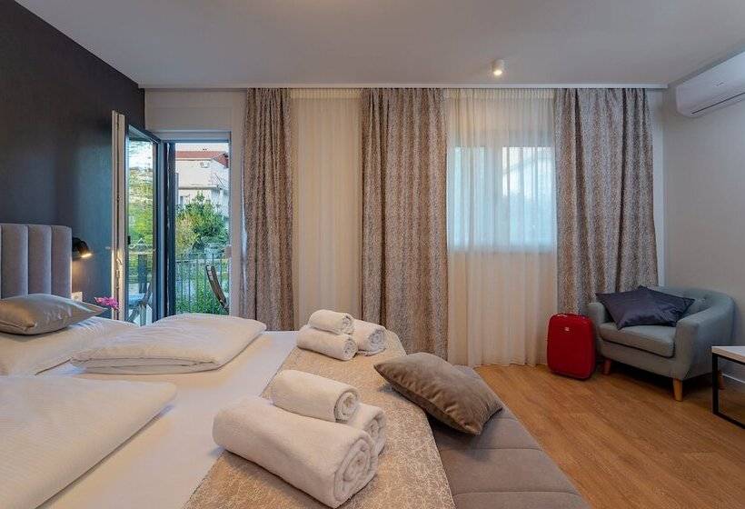 اتاق لوکس با چشم‌انداز باغ, Seven Seas Residence