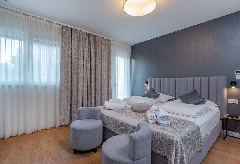 اتاق لوکس با چشم‌انداز شهر, Seven Seas Residence