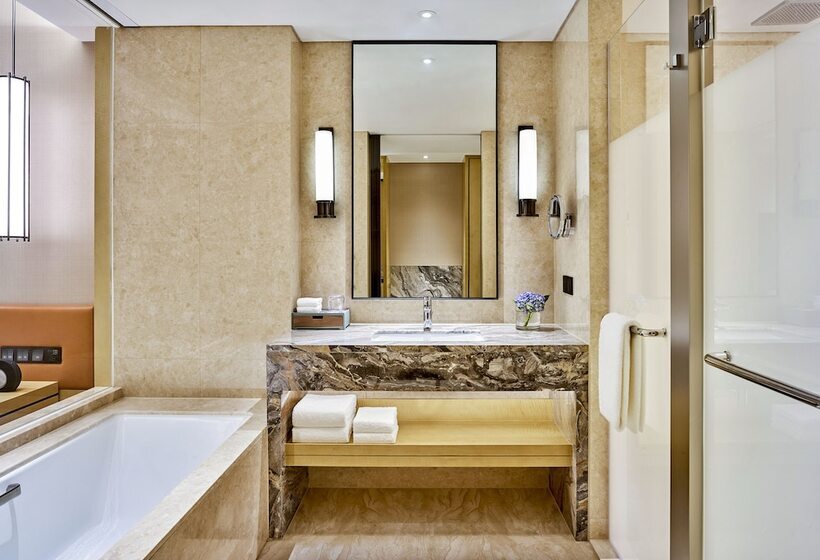 اتاق استاندارد با چشم‌انداز دریا, Hyatt Regency Shenzhen Yantian