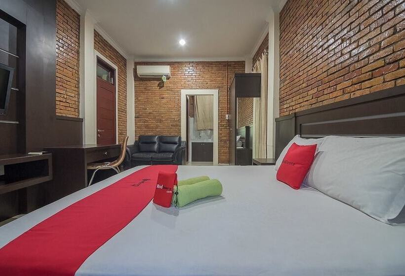 Номер Deluxe, Reddoorz Plus Near Cambridge City Square 2