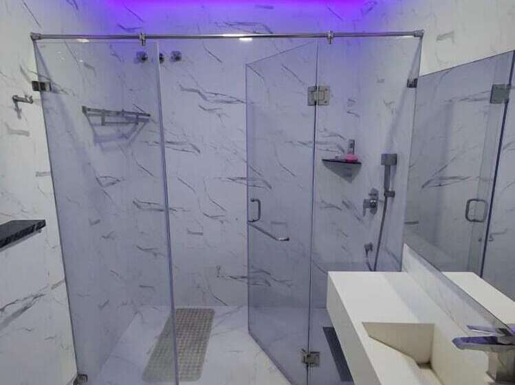 استودیوی استاندارد, La Vivanta