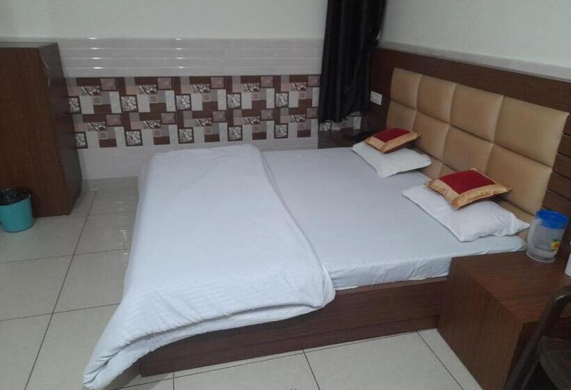 Номер Deluxe, Abrol Residency