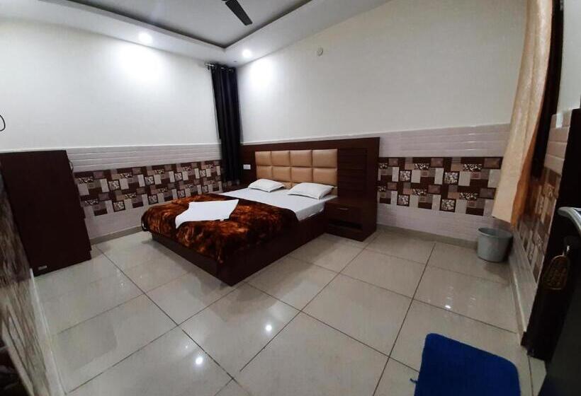 Номер Deluxe, Abrol Residency