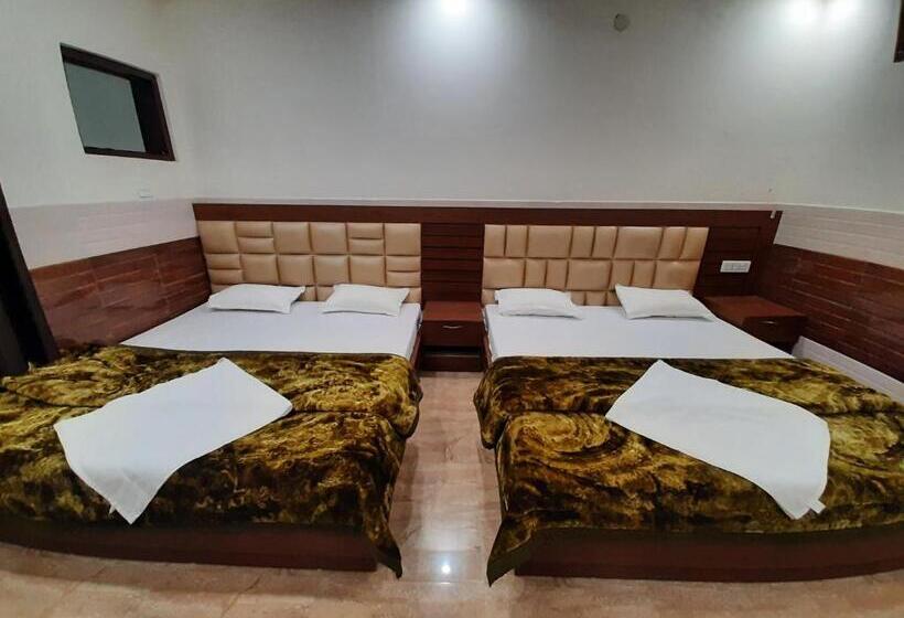 Четырехместный Номер Deluxe, Abrol Residency