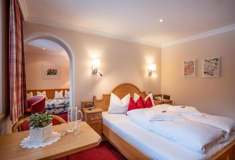 Quarto Triplo Standard com Balcão, Garni Erler