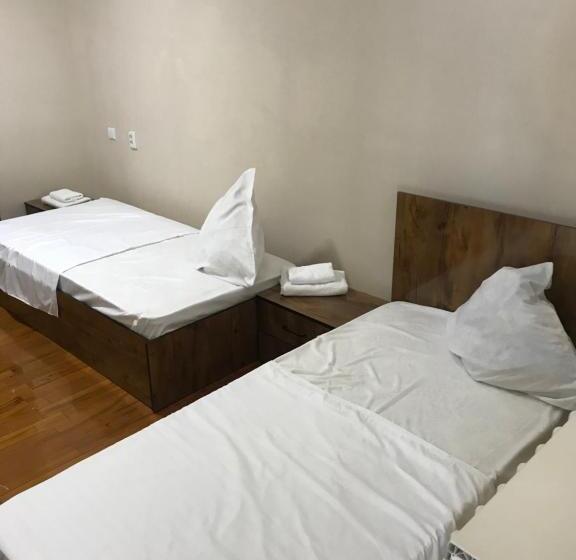 تختخواب در اتاق مشترک, Astoria B&b