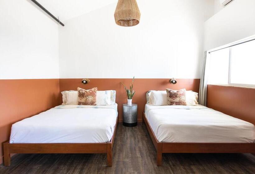 패밀리 스위트, Mellow Moon Lodge