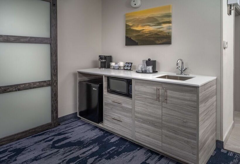 스위트, Best Western Plus Beckley Inn