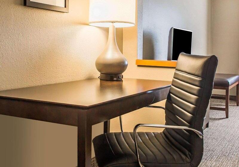 Люкс Кровать Кинг, Comfort Inn & Suites Waterloo  Cedar Falls
