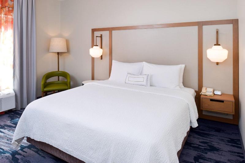 스탠다드 룸 킹사이즈 침대, Fairfield Inn Arlington Near Six Flags