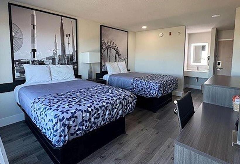 Номер Стандарт 2 Двуспальные Кровати, Super 8 By Wyndham Orlando Near Florida Mall