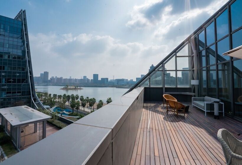 Quarto Deluxe com Terraço, Canopy By Hilton Hangzhou Jinsha Lake