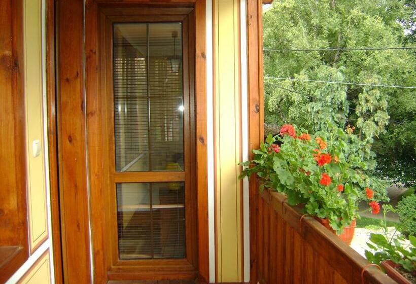 Номер Стандарт Трехместный, Guest House Todorini Kashti