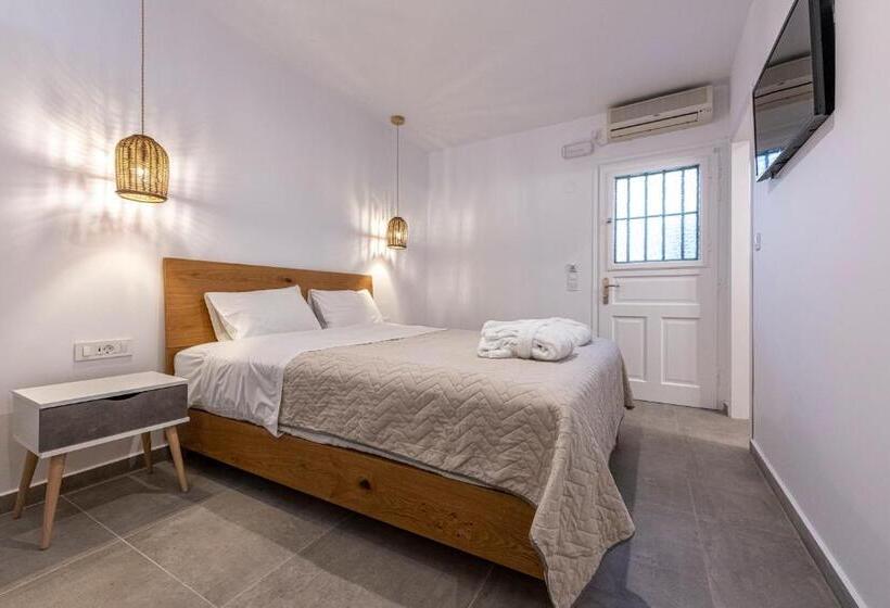 إستوديو قياسى مزودة بتراس, Gaia Lux Inn