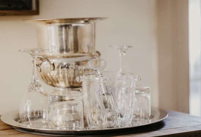 Президентский Люкс, Garrison Inn Boutique