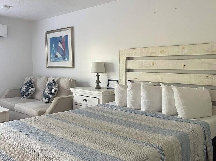 Полулюкс, The Grand Beach Inn