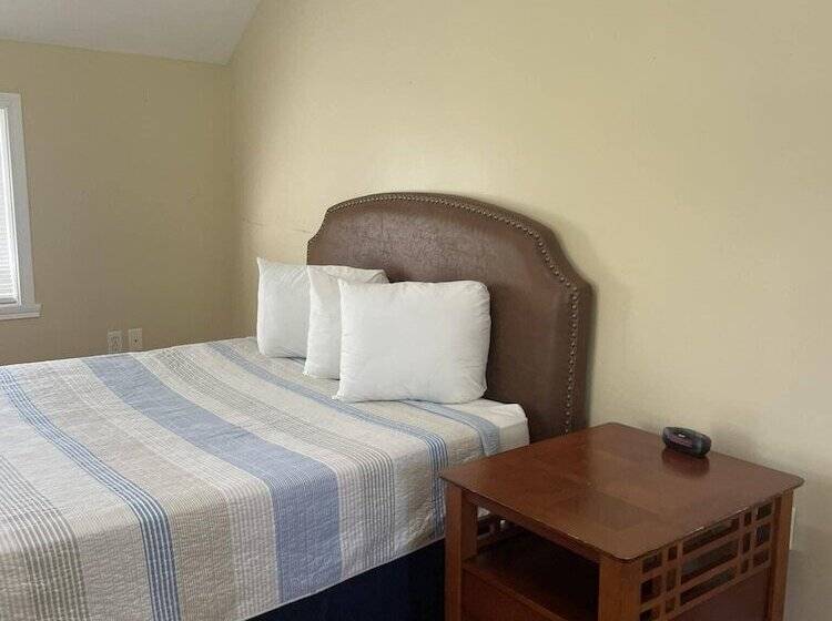 Хижина, The Grand Beach Inn