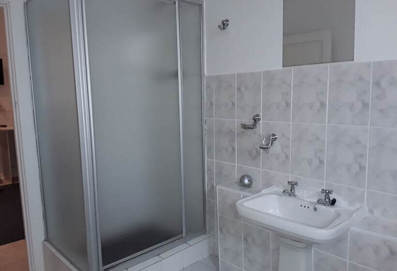 Семейный Номер, Kwazi Guest House