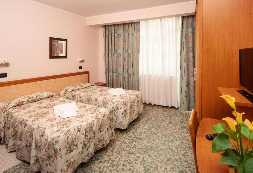 اتاق استاندارد سه نفره, B&b Euro