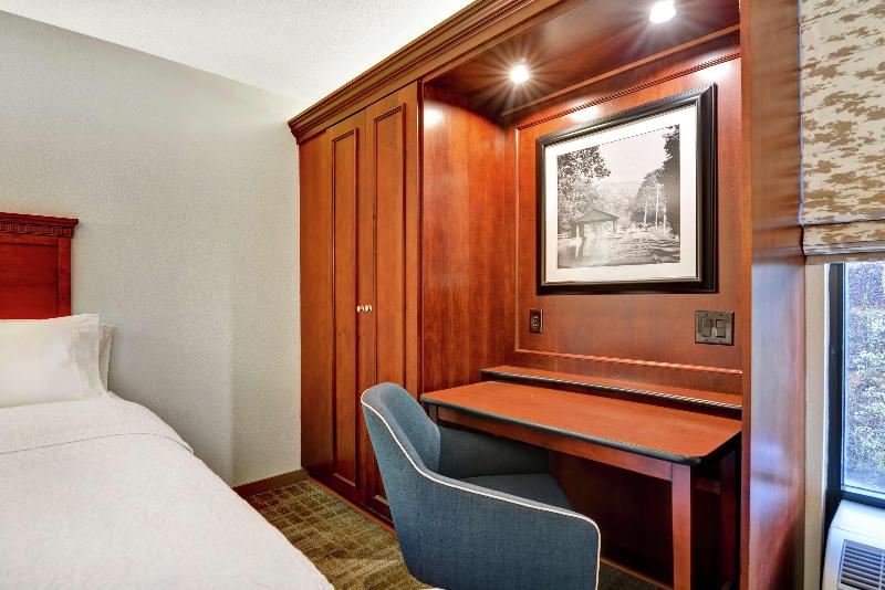 스탠다드 룸 킹사이즈 침대, Hampton Inn Beckley