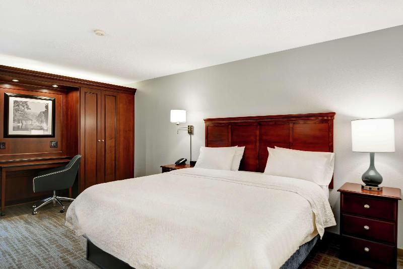 스탠다드 룸 킹사이즈 침대, Hampton Inn Beckley