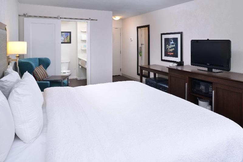 带大床的标准间, Hampton Inn Portland East