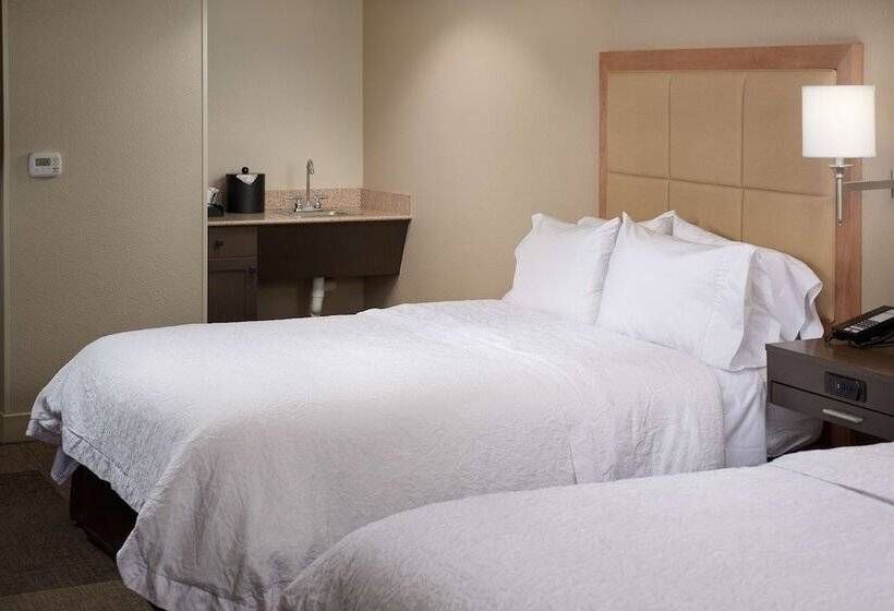 Номер Стандарт с Балконом, Hampton Inn & Suites Phoenix/scottsdale